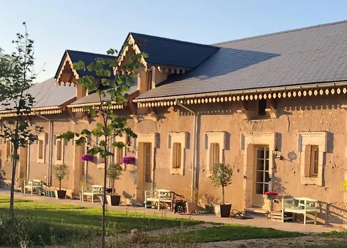 La Cour De La Fleunie 1